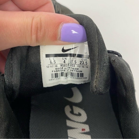 Nike Zoom Winflow Black & White athletic running shoes - Picture 8 of 8